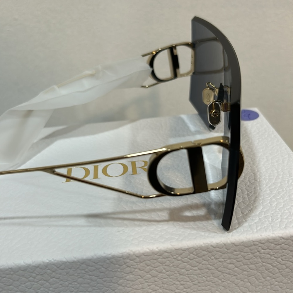 Dior Oversized Sunglasses - Black - Picture 4 of 7